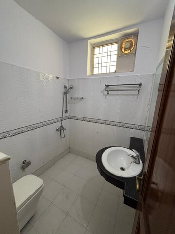 Bathroom in 3 BHK Builder Floor at Sector 40 – for Rent