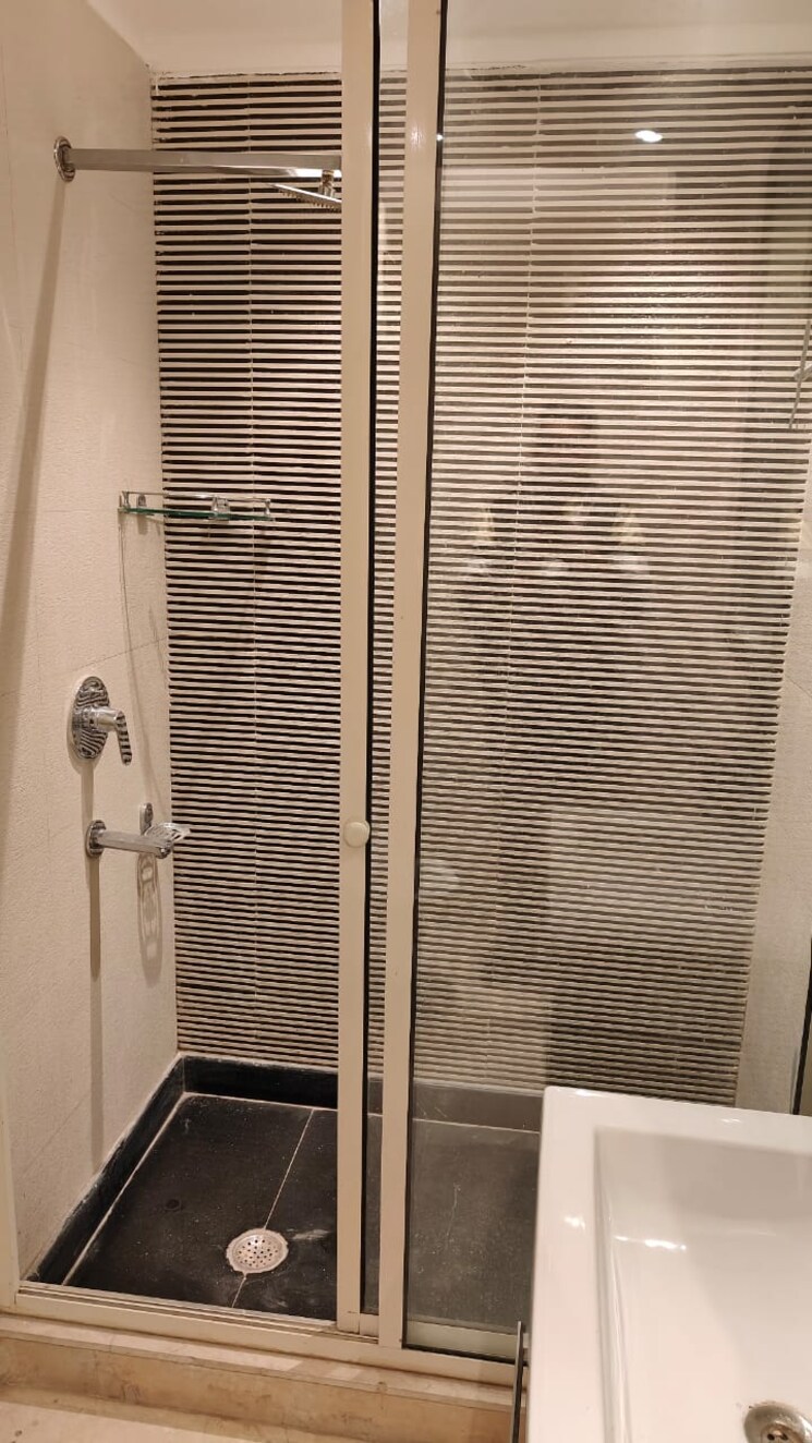 Bathroom, lodha-primero 2 Bedroom 900 Sq.Ft. Apartment In Mahalaxmi Mumbai 8752450