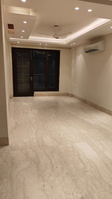 Room in 2 BHK Apartment at Lodha Primero, Mahalaxmi – for Rent