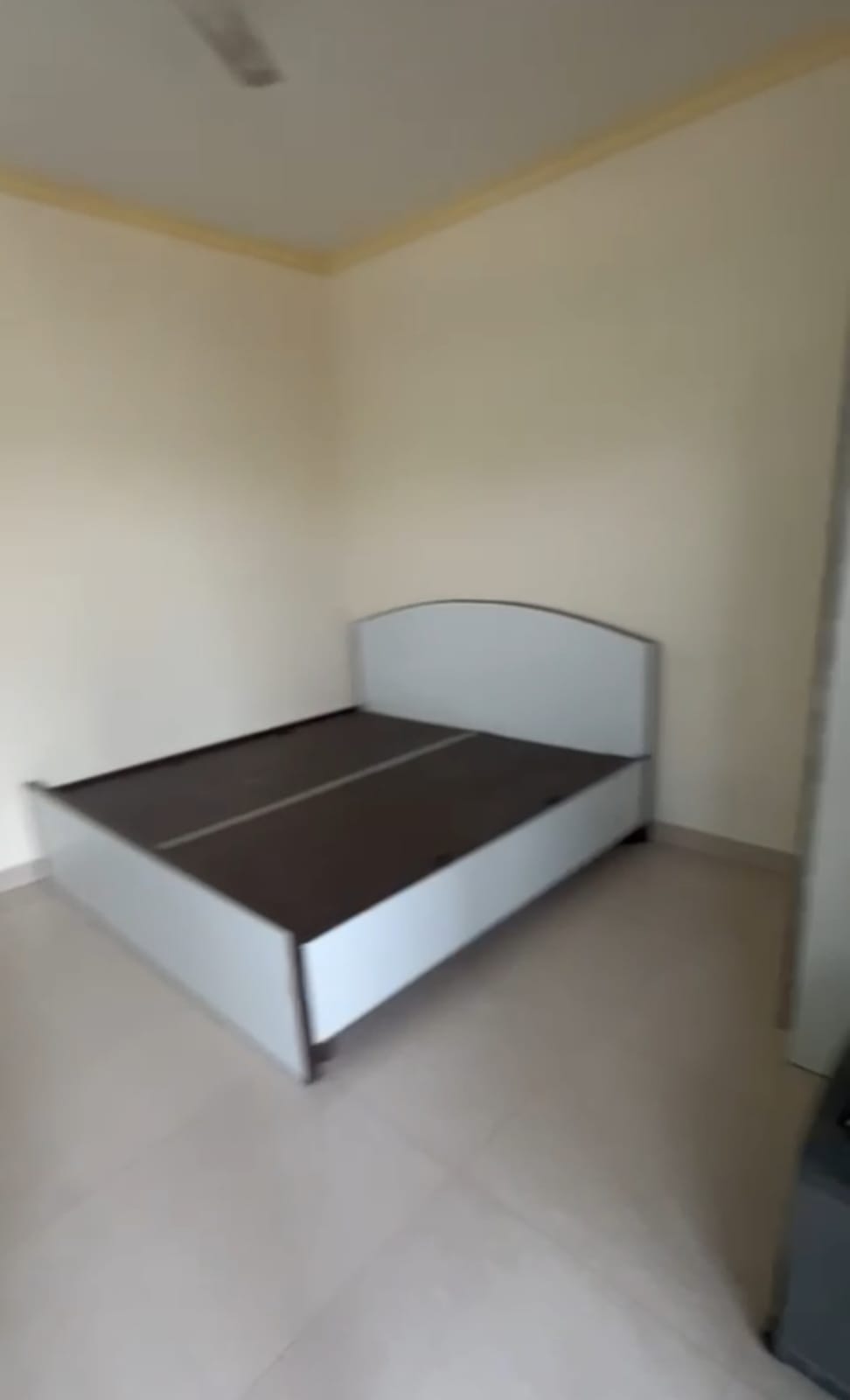 1 RkApartment For Rent in DLF City Phase III
