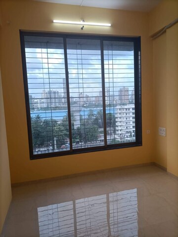 Room in 2 BHK Apartment at Matunga – for Sale