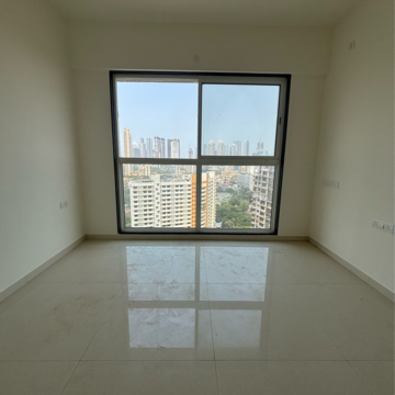Room in 3 BHK Apartment at Runwal Nirvana, Dhabholkar Wadi – for Rent
