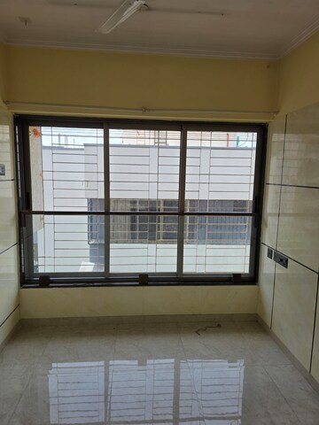 Master Bedroom in 2 BHK Apartment at Vile Parle East – for Rent