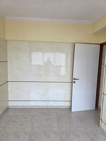 Master Bedroom in 2 BHK Apartment at Vile Parle East – for Rent