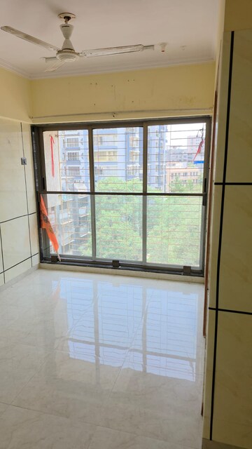 Master Bedroom in 2 BHK Apartment at Vile Parle East – for Rent