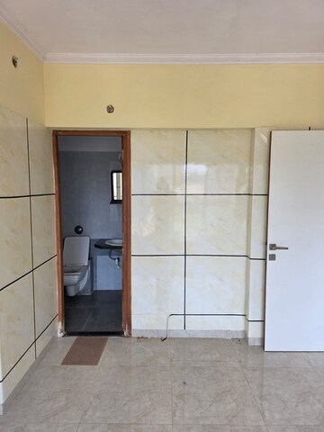 Room in 2 BHK Apartment at Vile Parle East – for Rent