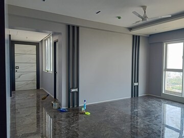 Room in 3 BHK Apartment at Anchor Victorian, Parel – for Rent