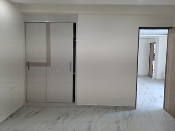Room in 3 BHK Apartment at Bhabat – for Rent