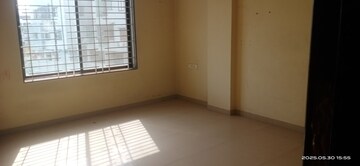 Room in 3 BHK Apartment at Sama Savli Road – for Rent