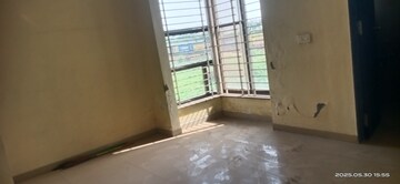 Room in 3 BHK Apartment at Sama Savli Road – for Rent