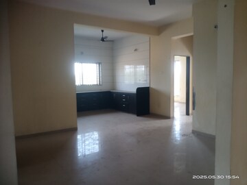 Room in 3 BHK Apartment at Sama Savli Road – for Rent