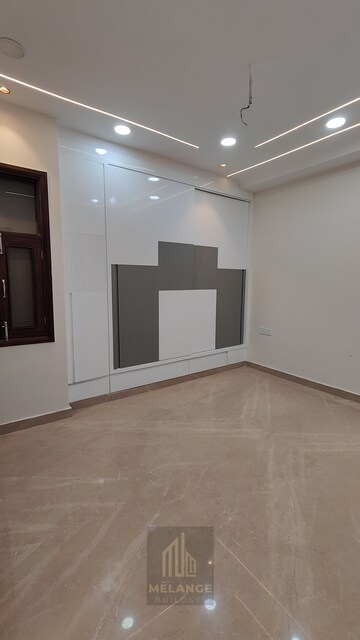 Room in 3 BHK Builder Floor at Rohini Sector 11 – for Sale