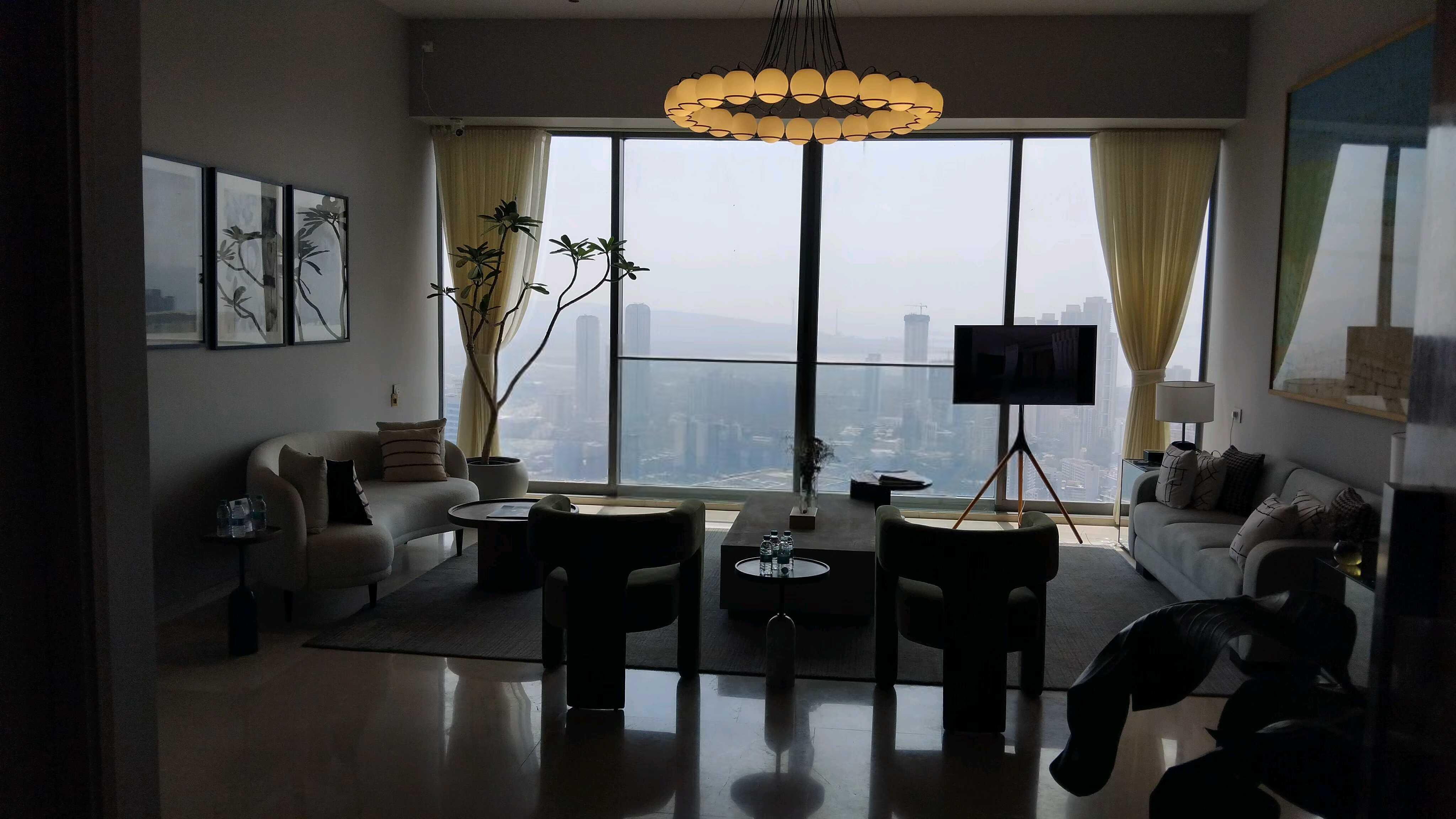 4 BHK + Servant Room Apartment For Sale in Rustomjee Crown