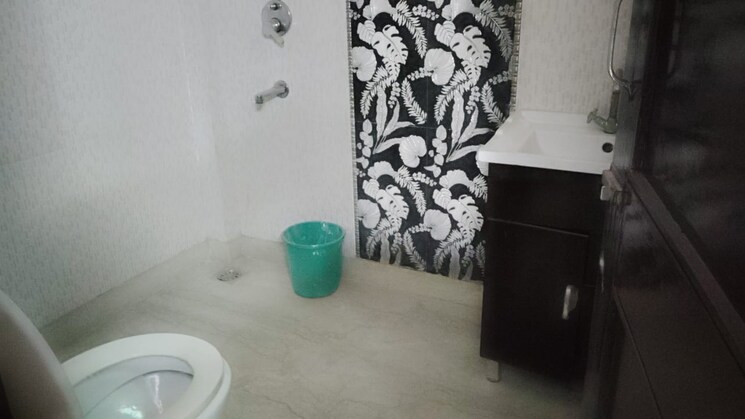  Parking, navbharat-apartments 2.5 Bedroom 1000 Sq.Ft. Apartment In Paschim Vihar Delhi 8752647