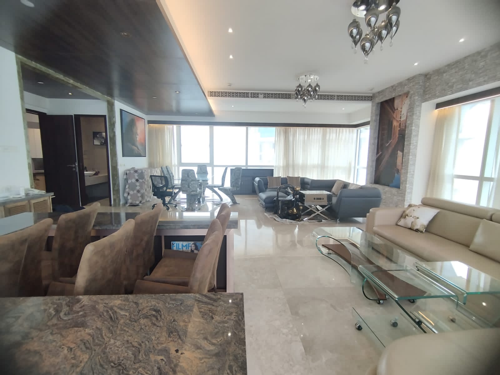 2.5 BHK 2000 Sq.Ft. Apartment in Prabhadevi CHS