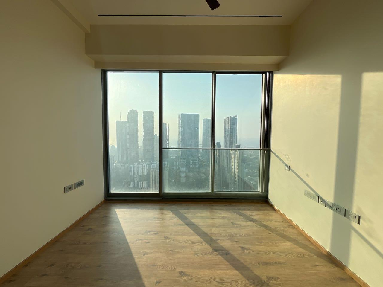 4 BHK + Servant Room Apartment For Sale in Rustomjee Crown