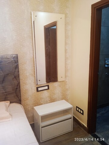 Room in 2 BHK Apartment at Vip Road – for Rent