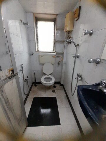 Bathroom in 1 BHK Apartment at Santacruz West – for Rent