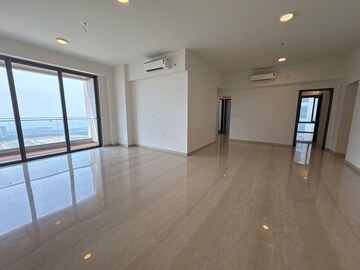 Room in 4 BHK Apartment at Piramal Mahalaxmi, Mahalaxmi – for Sale