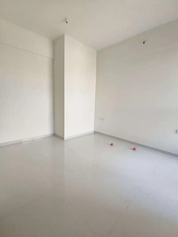 Room in 2 BHK Apartment at Sheth Zuri, Laxmi Nagar – for Rent