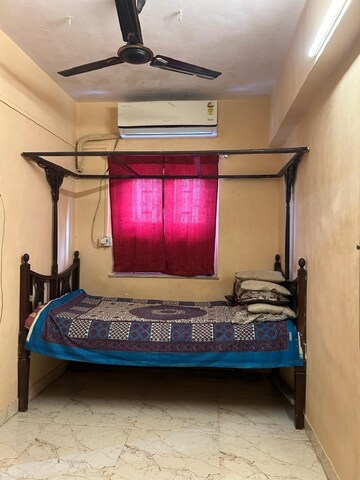 Bedroom in 1 BHK Apartment at Khar West – for Rent