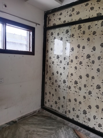 Room in 2 BHK Builder Floor at Sector 18 – for Rent
