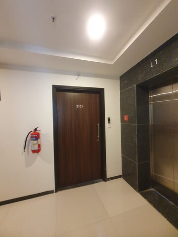 Room in 3 BHK Apartment at Runwal The Sanctuary, Mulund West – for Rent