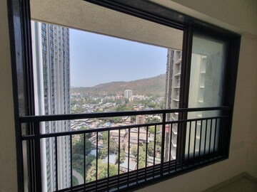 Room in 3 BHK Apartment at Runwal The Sanctuary, Mulund West – for Rent