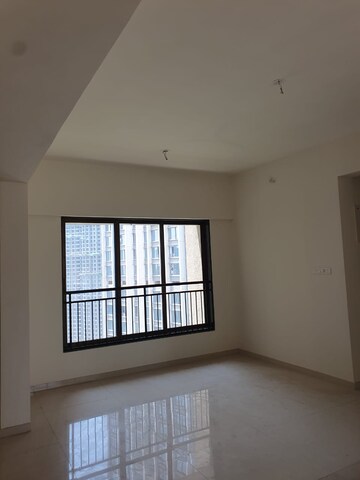 Room in 3 BHK Apartment at Runwal The Sanctuary, Mulund West – for Rent