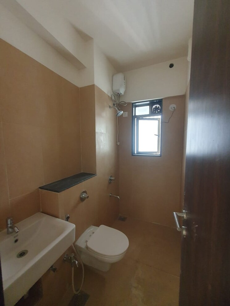 Bathroom, runwal-the-sanctuary 3 Bedroom 1058 Sq.Ft. Apartment In Mulund West Mumbai 8752958