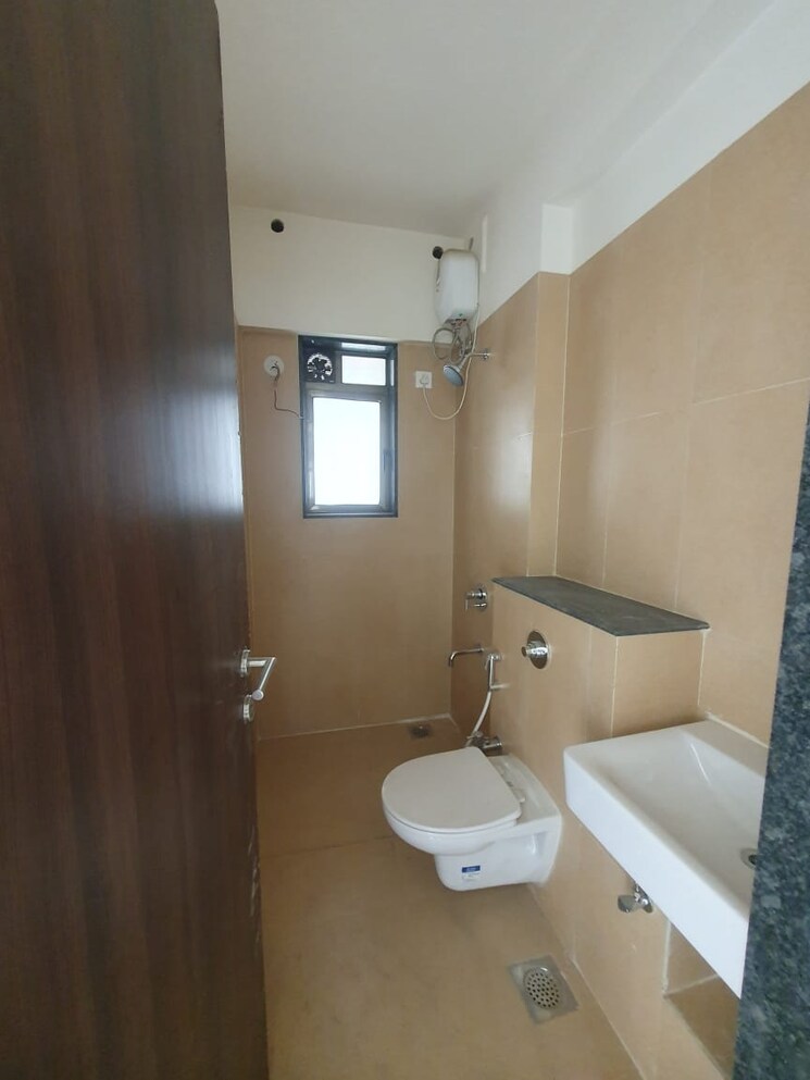 Bathroom, runwal-the-sanctuary 3 Bedroom 1058 Sq.Ft. Apartment In Mulund West Mumbai 8752958