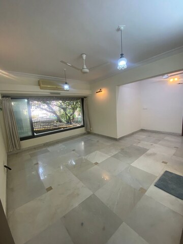 Living Room in 2 BHK Apartment at Santacruz West – for Rent