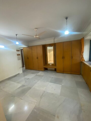Bedroom in 2 BHK Apartment at Santacruz West – for Rent