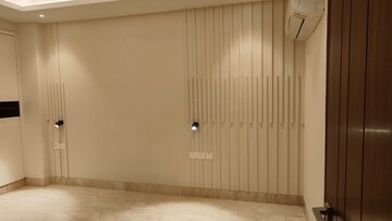 Room in 3 BHK Apartment at Niti Khand I – for Rent