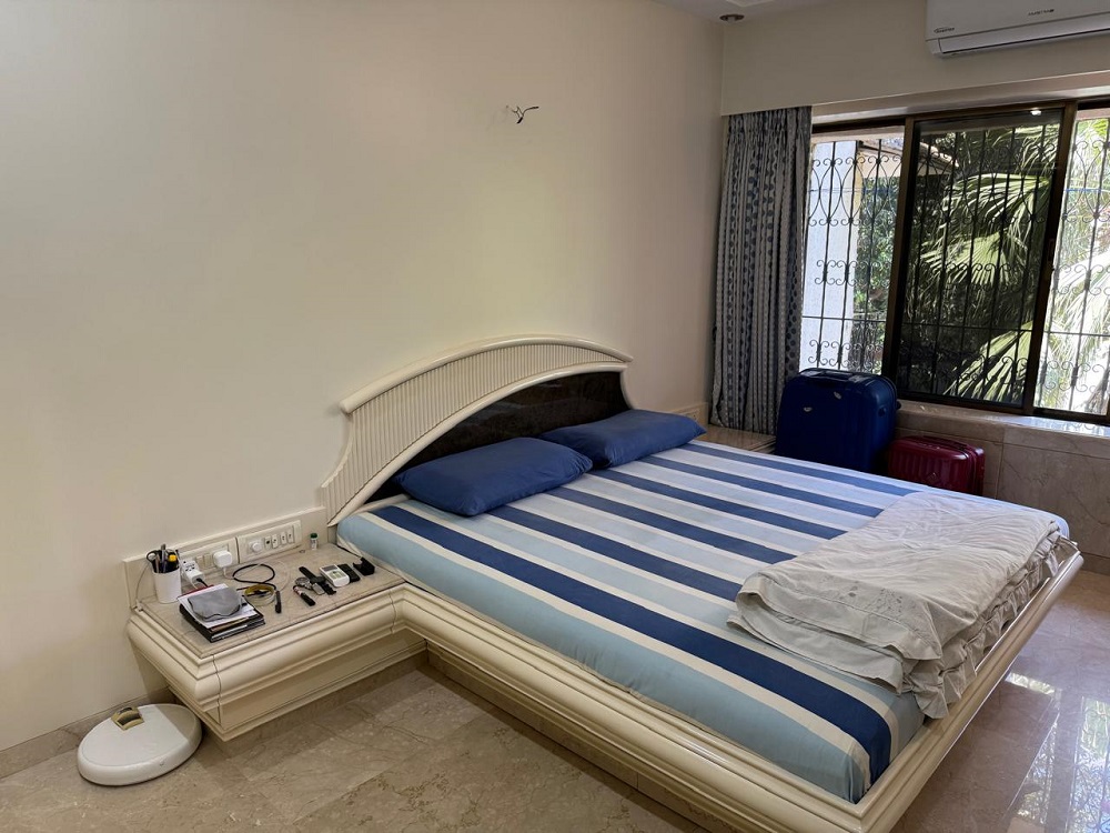 2 BHK + Pooja Room Apartment For Rent in Bandra West