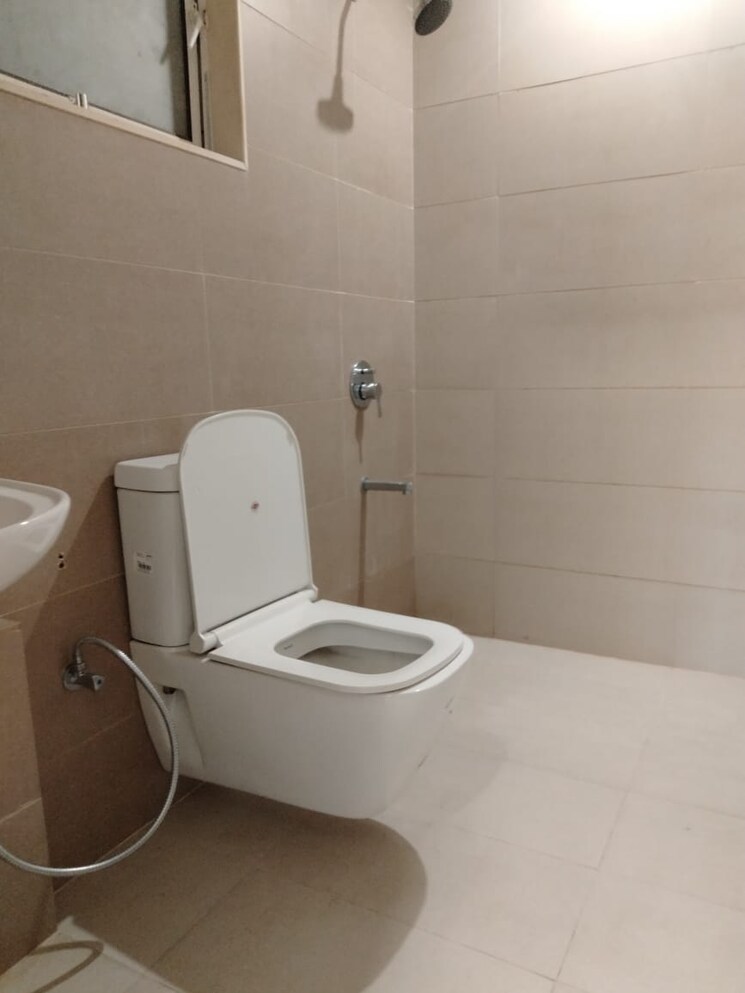 Bathroom, dudhawala-proxima-residences 2 Bedroom 867 Sq.Ft. Apartment In Andheri East Mumbai 8753068