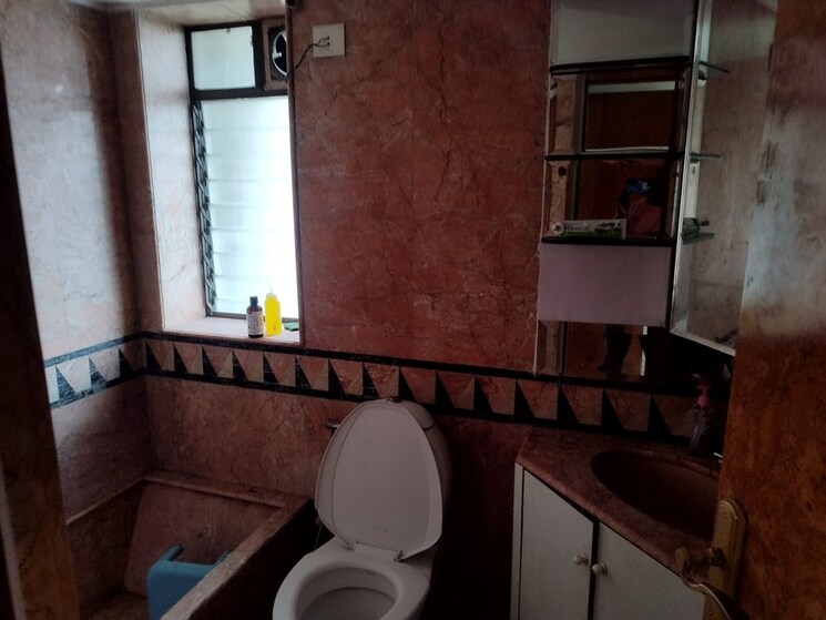 Bathroom, juhu 2 Bedroom 750 Sq.Ft. Apartment In Juhu Mumbai 8753079