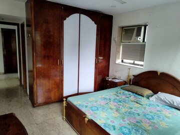 Bedroom in 2 BHK Apartment at Juhu – for Rent