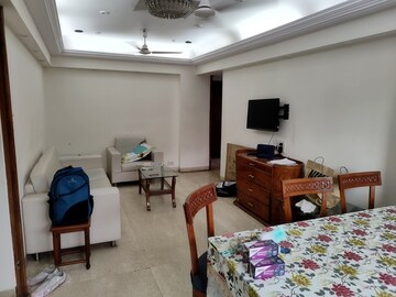 Bedroom in 2 BHK Apartment at Juhu – for Rent
