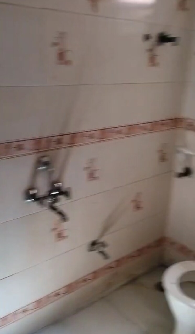 Bathroom, supreme-tower-apartment 3 Bedroom 1000 Sq.Ft. Apartment In Kharghar Navi Mumbai 8753096