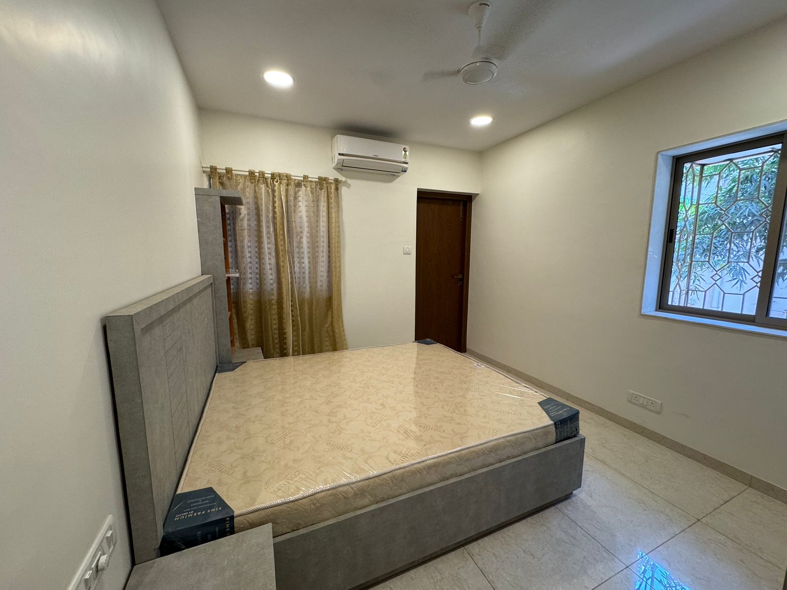 2 BHK 1200 Sq.Ft. Apartment in Parimal Premises