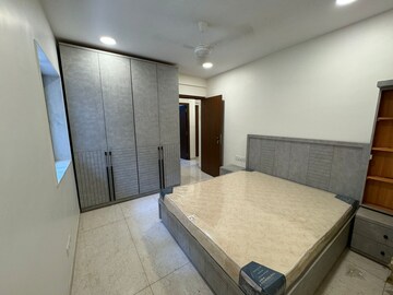 Room in 2 BHK Apartment at Parimal Premises, Khar West – for Rent
