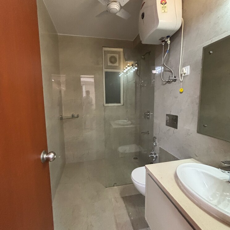 Bathroom, uday park 3 Bedroom 1953 Sq.Ft. Builder Floor In Uday Park Delhi 8753145