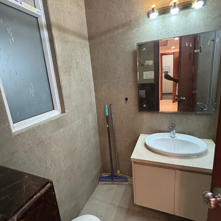 Bathroom, uday park 3 Bedroom 1953 Sq.Ft. Builder Floor In Uday Park Delhi 8753145
