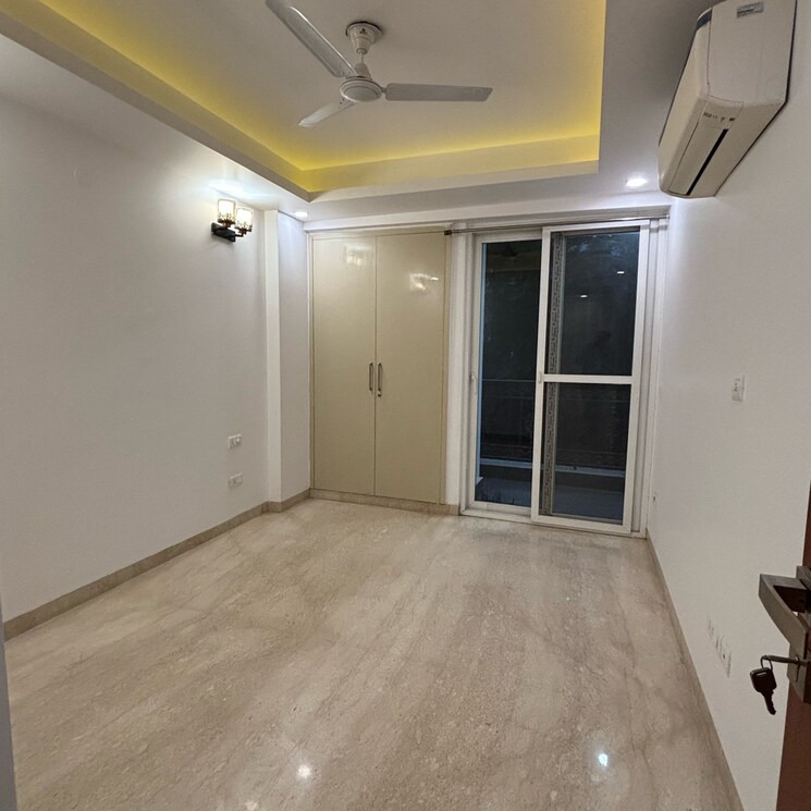 Room, uday park 3 Bedroom 1953 Sq.Ft. Builder Floor In Uday Park Delhi 8753145