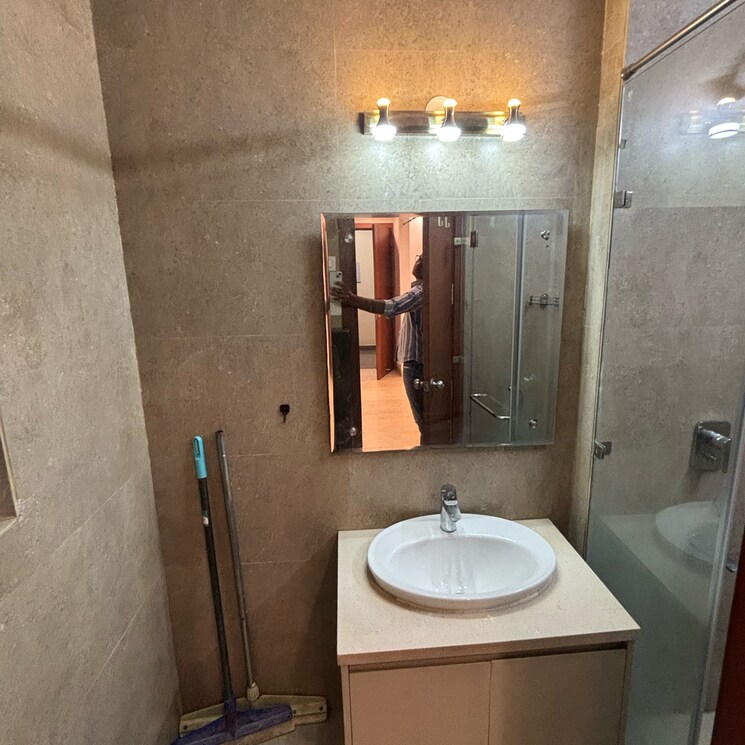 Bathroom, uday park 3 Bedroom 1953 Sq.Ft. Builder Floor In Uday Park Delhi 8753145