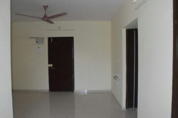 Room in 3 BHK Apartment at Deepak Building, Bhuleshwar – for Sale