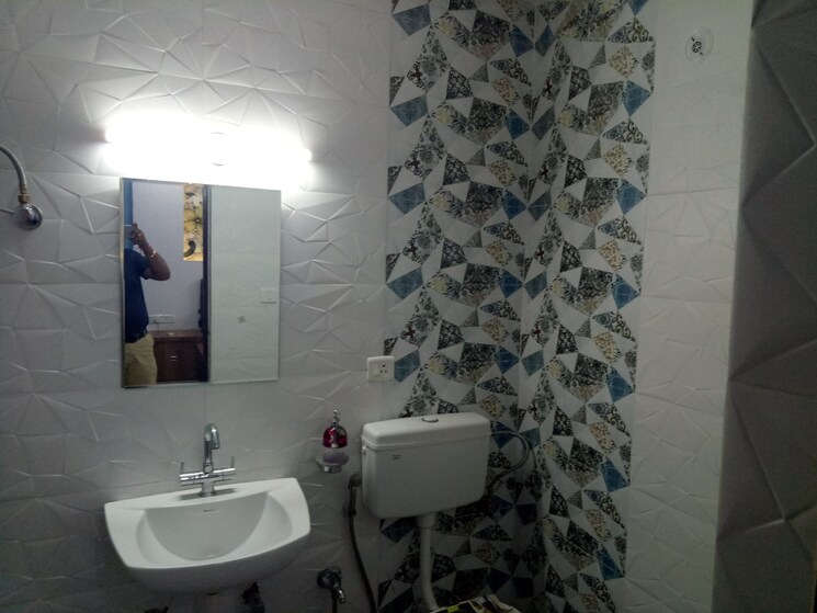 Bathroom, upavp-ganga-yamuna-and-hindon-enclave 5 Bedroom 2200 Sq.Ft. Apartment In Pratap Vihar Ghaziabad 8753160