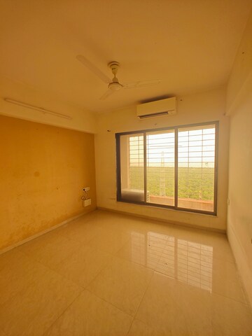 Room in 5 BHK Apartment at Palm Paradise, Sanpada – for Rent