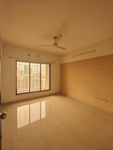 Room in 5 BHK Apartment at Palm Paradise, Sanpada – for Rent